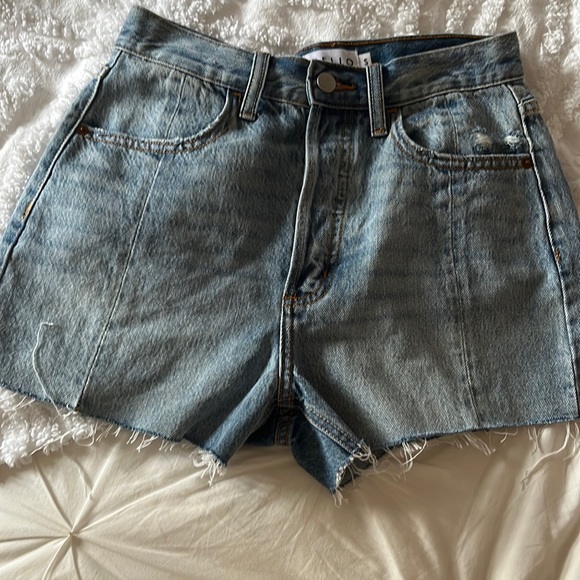 Coolest Desires Denim Shorts - Picture 2 of 3